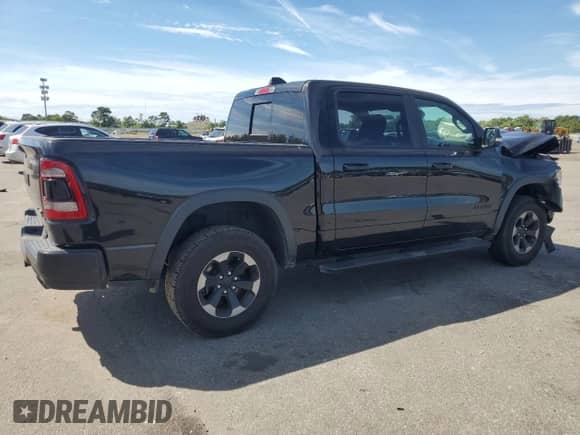 2019 Ram 1500 Rebel z VIN 1C6SRFLT0KN698856, wystawiony jako Copart lot #69225485 z przebiegiem 143 146 mil mil oraz Szkoda całkowita • Salvage title. Historia ofert i sprzedaży dostępna na DreamBid. Obrazek 3.