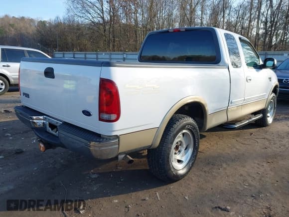 ✅ 2000 Ford F-150 XL • VIN: 1FTRX18L2YNA55393 • Lot: 43926345. Wystawiony na IAAI z przebiegiem 94 852 mil. Bezpłatny archiwum sprzedaży aukcyjnych z USA i szczegółowy raport historii pojazdu na DreamBid. Zdjęcie 4.