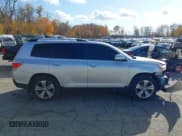 ✅ 2013 Toyota Highlander Limited • VIN: 5TDDK3EH5DS263549 • Лот: 40699267. Опубликован ранее на IAAI с пробегом 166 445 миль. Бесплатный доступ к архиву аукционных продаж из США и подробный отчёт об истории автомобиля на DreamBid. Изображение 13.