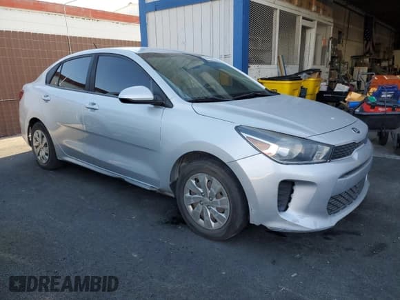 ✅ 2018 Kia Rio S • VIN: 3KPA24ABXJE094998 • Lot: 62852375. Wystawiony na Copart z przebiegiem 102 605 mil. Bezpłatny archiwum sprzedaży aukcyjnych z USA i szczegółowy raport historii pojazdu na DreamBid. Zdjęcie 4.