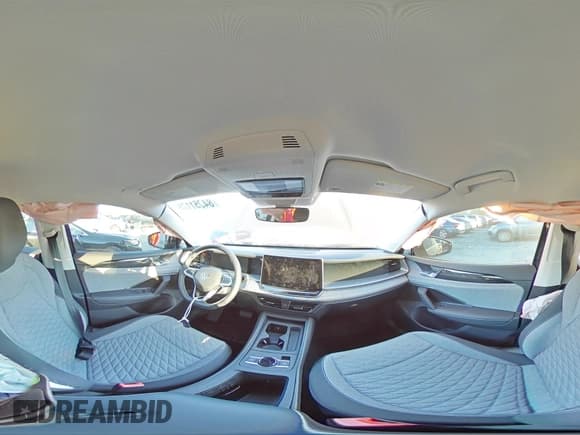 ✅ 2025 Volkswagen Tiguan • VIN: 3VVCR7RM8SM056478 • Lot: 84951175. Wystawiony na Copart z przebiegiem 2 195 mil. Bezpłatny archiwum sprzedaży aukcyjnych z USA i szczegółowy raport historii pojazdu na DreamBid. Zdjęcie 14.