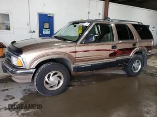 ✅ 1996 Chevrolet Blazer • VIN: 1GNDT13W4T2247343 • Lot: 54876985. Wystawiony na Copart z przebiegiem 2 230 557 mil. Bezpłatny archiwum sprzedaży aukcyjnych z USA i szczegółowy raport historii pojazdu na DreamBid. Zdjęcie 1.