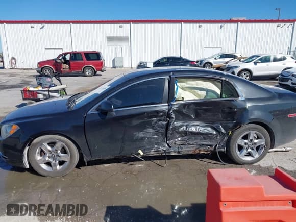 ✅ 2011 Chevrolet Malibu 1LT • VIN: 1G1ZC5EU8BF162216 • Lot: 43401841. Wystawiony na IAAI z przebiegiem 219 165 mil. Bezpłatny archiwum sprzedaży aukcyjnych z USA i szczegółowy raport historii pojazdu na DreamBid. Zdjęcie 6.