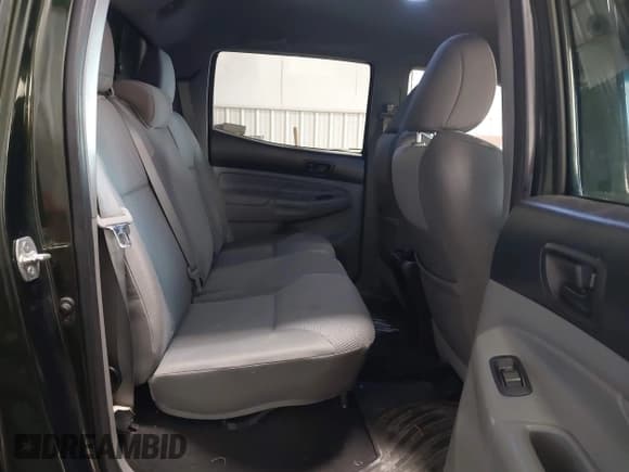 ✅ 2012 Toyota Tacoma • VIN: 3TMLU4EN2CM094154 • Lot: 41322227. Listed on IAAI with 270,712 mi. Free auction sales archive from the USA and detailed vehicle history report at DreamBid. Image 8.