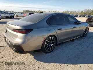 ✅ 2023 BMW 7 Series 760i xDrive • VIN: WBA33EJ09PCL80977 • Lot: 81558744. Wystawiony na Copart z przebiegiem Nie podano. Bezpłatny archiwum sprzedaży aukcyjnych z USA i szczegółowy raport historii pojazdu na DreamBid. Zdjęcie 3.