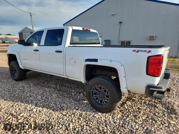 ✅ 2015 Chevrolet Silverado 2500HD LT • VIN: 1GC1KVEGXFF165528 • Lot: 64432015. Listed on Copart with 127,700 mi. Free auction sales archive from the USA and detailed vehicle history report at DreamBid. Image 2.