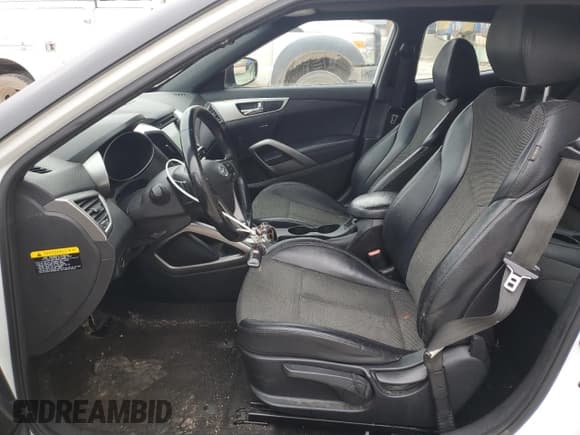 ✅ 2016 Hyundai Veloster • VIN: KMHTC6AD4GU274812 • Lot: 47850345. Wystawiony na Copart z przebiegiem 126 359 mil. Bezpłatny archiwum sprzedaży aukcyjnych z USA i szczegółowy raport historii pojazdu na DreamBid. Zdjęcie 7.