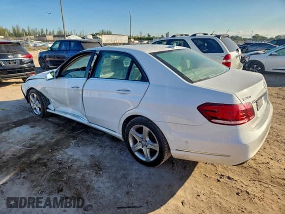 ✅ 2015 Mercedes-Benz E 350 Sport • VIN: WDDHF5KB4FB121128 • Lot: 95530295. Listed on Copart with 30,868 mi. Free auction sales archive from the USA and detailed vehicle history report at DreamBid. Image 2.