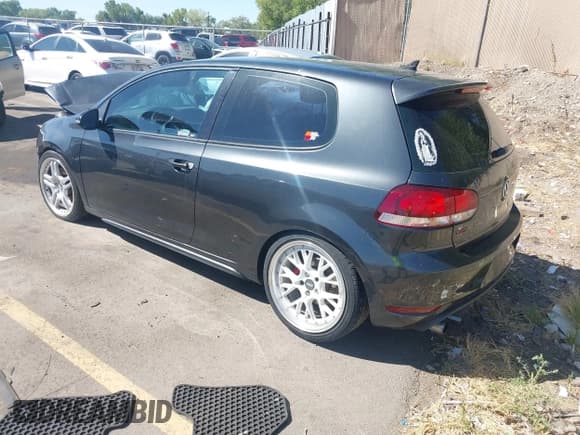 ✅ 2013 Volkswagen Golf GTI • VIN: WVWFD7AJ0DW015597 • Лот: 43002018. Опубликован ранее на IAAI с пробегом 112 598 миль. Бесплатный доступ к архиву аукционных продаж из США и подробный отчёт об истории автомобиля на DreamBid. Изображение 3.