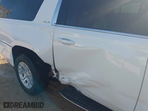 ✅ 2015 GMC Yukon XL SLE • VIN: 1GKS1GKC6FR646531 • Lot: 42555181. Wystawiony na IAAI z przebiegiem 164 811 mil. Bezpłatny archiwum sprzedaży aukcyjnych z USA i szczegółowy raport historii pojazdu na DreamBid. Zdjęcie 6.