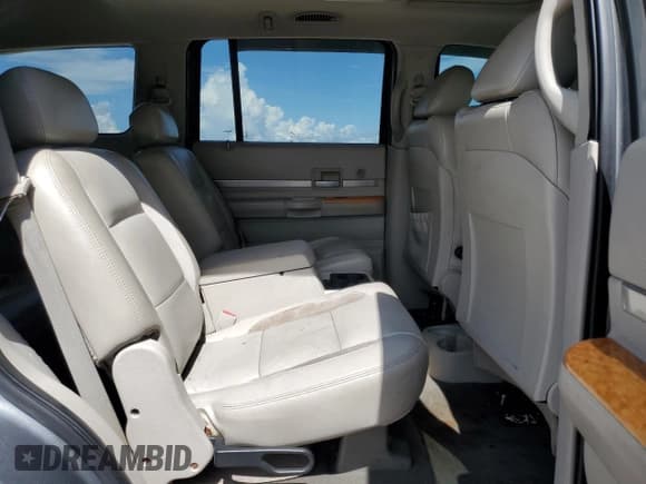 ✅ 2008 Chrysler Aspen Limited • VIN: 1A8HX58218F147415 • Лот: 62481415. Опубликован ранее на Copart с пробегом 217 289 миль. Бесплатный доступ к архиву аукционных продаж из США и подробный отчёт об истории автомобиля на DreamBid. Изображение 11.