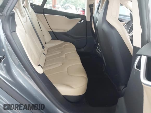 ✅ 2013 Tesla Model S • VIN: 5YJSA1CN7DFP05324 • Lot: 43893560. Wystawiony na IAAI z przebiegiem 89 772 mil. Bezpłatny archiwum sprzedaży aukcyjnych z USA i szczegółowy raport historii pojazdu na DreamBid. Zdjęcie 8.