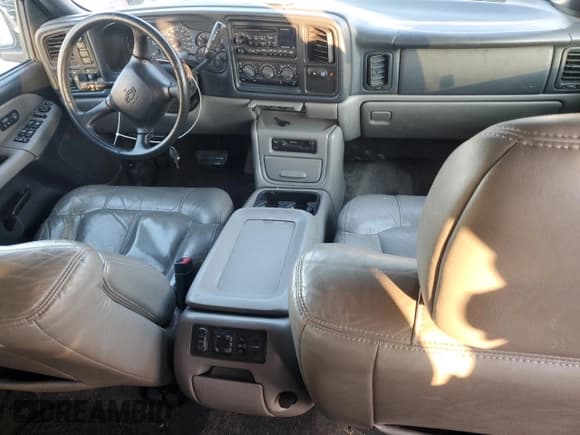 ✅ 2002 Chevrolet Suburban LT • VIN: 3GNFK16Z12G308137 • Лот: 88219835. Опубликован ранее на Copart с пробегом 185 048 миль. Бесплатный доступ к архиву аукционных продаж из США и подробный отчёт об истории автомобиля на DreamBid. Изображение 8.