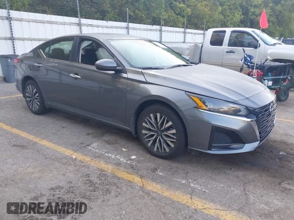 ✅ 2024 Nissan Altima SV • VIN: 1N4BL4DW1RN397438 • Lot: 43263414. Listed on IAAI with 15,390 mi. Free auction sales archive from the USA and detailed vehicle history report at DreamBid. Image 1.