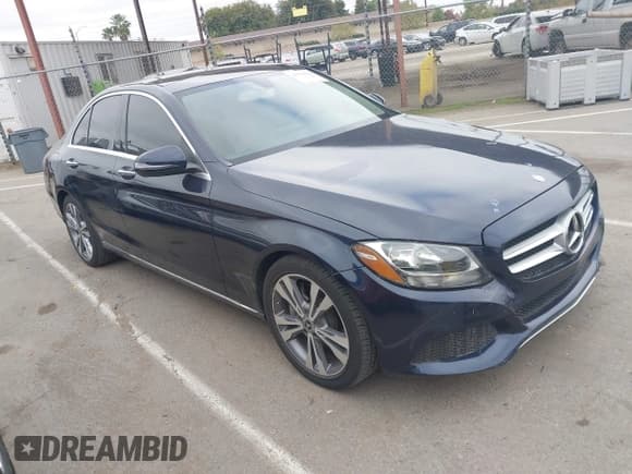 ✅ 2018 Mercedes-Benz C 300 • VIN: WDDWF4JB2JR338065 • Лот: 43550412. Опубликован ранее на IAAI с пробегом 68 940 миль. Бесплатный доступ к архиву аукционных продаж из США и подробный отчёт об истории автомобиля на DreamBid. Изображение 1.