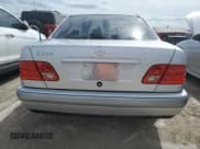 ✅ 1995 Mercedes-Benz E • VIN: WDB2100371A181775 • Лот: 75413564. Опубликован ранее на Copart с пробегом 76 352 миль. Бесплатный доступ к архиву аукционных продаж из США и подробный отчёт об истории автомобиля на DreamBid. Изображение 6.