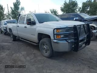 ✅ 2018 Chevrolet Silverado 2500HD Work Truck • VIN: 1GC1CUEG5JF211573 • Лот: 43252193. Опубликован ранее на IAAI с пробегом 220 060 миль. Бесплатный доступ к архиву аукционных продаж из США и подробный отчёт об истории автомобиля на DreamBid. Изображение 1.