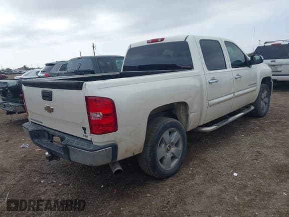 ✅ 2009 Chevrolet Silverado 1500 • VIN: 3GCEC33J79G169282 • Lot: 41387505. Wystawiony na IAAI z przebiegiem 243 182 mil. Bezpłatny archiwum sprzedaży aukcyjnych z USA i szczegółowy raport historii pojazdu na DreamBid. Zdjęcie 4.
