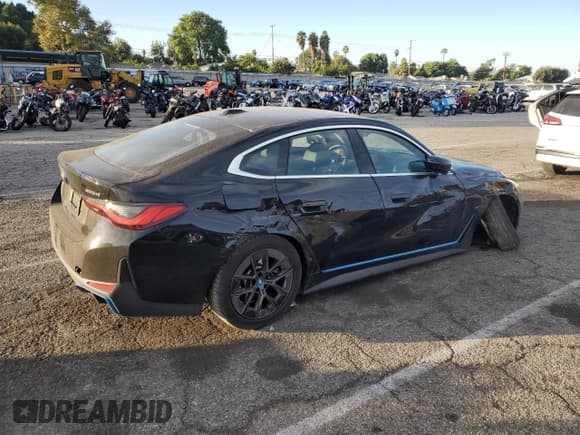 ✅ 2023 BMW i4 eDrive40 • VIN: WBY73AW06PFR11815 • Lot: 73943643. Wystawiony na Copart z przebiegiem 5 262 mil. Bezpłatny archiwum sprzedaży aukcyjnych z USA i szczegółowy raport historii pojazdu na DreamBid. Zdjęcie 3.