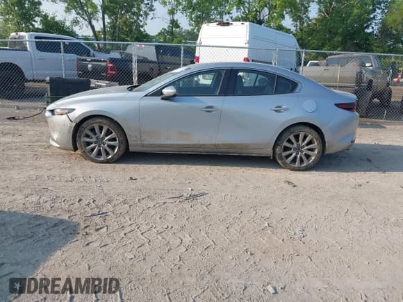 ✅ 2021 Mazda 3 Select • VIN: JM1BPBBL8M1335644 • Lot: 42400462. Wystawiony na IAAI z przebiegiem 45 175 mil. Bezpłatny archiwum sprzedaży aukcyjnych z USA i szczegółowy raport historii pojazdu na DreamBid. Zdjęcie 14.