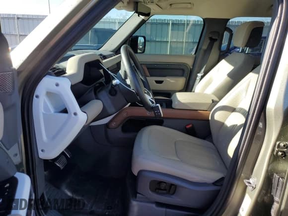 ✅ 2020 Land Rover Defender HSE • VIN: SALE9EEU8L2012967 • Lot: 76146853. Wystawiony na Copart z przebiegiem 8 122 mil. Bezpłatny archiwum sprzedaży aukcyjnych z USA i szczegółowy raport historii pojazdu na DreamBid. Zdjęcie 7.