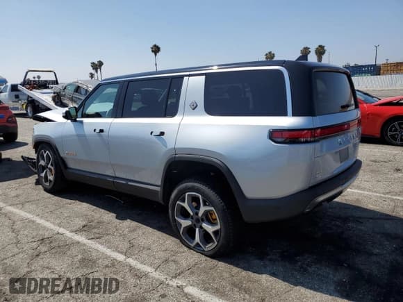 ✅ 2024 Rivian R1S Adventure • VIN: 7PDSGABAXRN033175 • Lot: 60901875. Wystawiony na Copart z przebiegiem Nie podano. Bezpłatny archiwum sprzedaży aukcyjnych z USA i szczegółowy raport historii pojazdu na DreamBid. Zdjęcie 2.