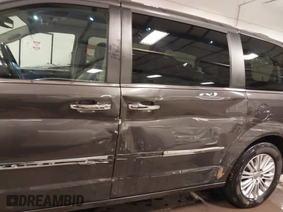 ✅ 2015 Chrysler Town & Country Touring • VIN: 2C4RC1CG9FR572633 • Лот: 41327525. Опубликован ранее на IAAI с пробегом 87 479 миль. Бесплатный доступ к архиву аукционных продаж из США и подробный отчёт об истории автомобиля на DreamBid. Изображение 12.