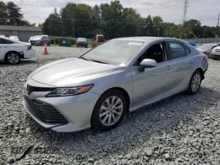 2020 Toyota Camry LE с VIN 4T1C11AK5LU361541, выставлен на аукционе Copart как лот 80246155 с пробегом 52 644 миль миль и Списание • Salvage title. История ставок и продаж доступна на DreamBid. Изображение 1.