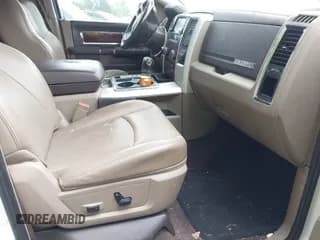 ✅ 2009 Dodge 1500 SLT • VIN: 1D3HB13T19S815521 • Lot: 42134380. Wystawiony na IAAI z przebiegiem 255 480 mil. Bezpłatny archiwum sprzedaży aukcyjnych z USA i szczegółowy raport historii pojazdu na DreamBid. Zdjęcie 5.