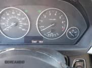 ✅ 2013 BMW 3 Series 328i • VIN: WBA3A5G52DNP18714 • Lot: 41844082. Wystawiony na IAAI z przebiegiem 104 867 mil. Bezpłatny archiwum sprzedaży aukcyjnych z USA i szczegółowy raport historii pojazdu na DreamBid. Zdjęcie 7.