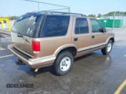 ✅ 1996 Chevrolet Blazer LS • VIN: 1GNCS13W4TK233425 • Lot: 42793679. Wystawiony na IAAI z przebiegiem 202 943 mil. Bezpłatny archiwum sprzedaży aukcyjnych z USA i szczegółowy raport historii pojazdu na DreamBid. Zdjęcie 4.