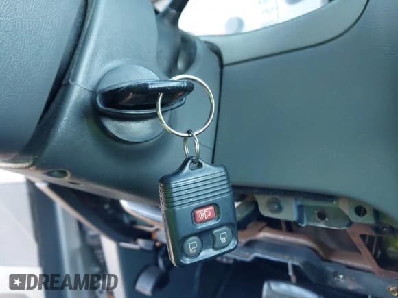 ✅ 2005 Ford Explorer Sport Trac XLS • VIN: 1FMZU77K45UB18012 • Lot: 43635139. Wystawiony na IAAI z przebiegiem 91 629 mil. Bezpłatny archiwum sprzedaży aukcyjnych z USA i szczegółowy raport historii pojazdu na DreamBid. Zdjęcie 11.