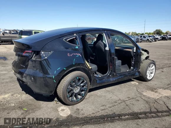 ✅ 2023 Tesla Model Y Long Range • VIN: 7SAYGDEE6PA200077 • Lot: 82263055. Wystawiony na Copart z przebiegiem 14 789 mil. Bezpłatny archiwum sprzedaży aukcyjnych z USA i szczegółowy raport historii pojazdu na DreamBid. Zdjęcie 3.