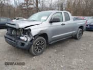 ✅ 2020 Toyota Tundra SR5 • VIN: 5TFUY5F10LX878725 • Lot: 43750498. Wystawiony na IAAI z przebiegiem 79 555 mil. Bezpłatny archiwum sprzedaży aukcyjnych z USA i szczegółowy raport historii pojazdu na DreamBid. Zdjęcie 2.