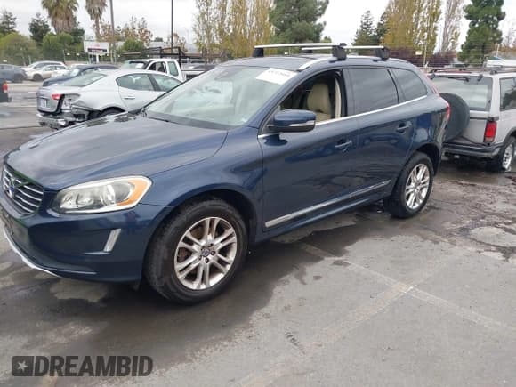 ✅ 2015 Volvo XC60 T5 • VIN: YV4612RK0F2650898 • Lot: 43752411. Wystawiony na IAAI z przebiegiem 112 639 mil. Bezpłatny archiwum sprzedaży aukcyjnych z USA i szczegółowy raport historii pojazdu na DreamBid. Zdjęcie 17.