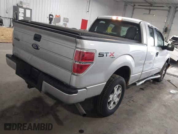 ✅ 2010 Ford F-150 XL • VIN: 1FTEX1EW6AFD81288 • Lot: 42499048. Wystawiony na IAAI z przebiegiem 39 605 mil. Bezpłatny archiwum sprzedaży aukcyjnych z USA i szczegółowy raport historii pojazdu na DreamBid. Zdjęcie 4.