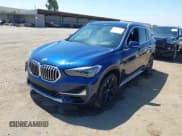 ✅ 2020 BMW X1 sDrive28i • VIN: WBXJG7C08L5P54729 • Lot: 42664325. Wystawiony na IAAI z przebiegiem 81 963 mil. Bezpłatny archiwum sprzedaży aukcyjnych z USA i szczegółowy raport historii pojazdu na DreamBid. Zdjęcie 2.
