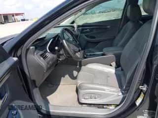 2017 Chevrolet Impala LT z VIN 1G1105S35HU205688, wystawiony jako IAAI lot #43514082 z przebiegiem 163 747 mil mil oraz . Historia ofert i sprzedaży dostępna na DreamBid. Obrazek 5.