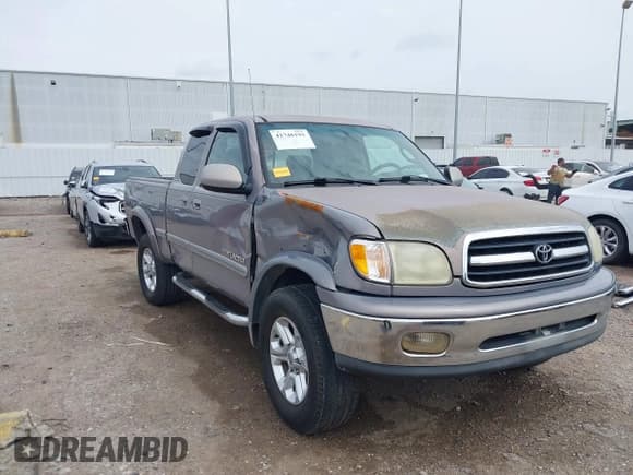✅ 2002 Toyota Tundra Limited • VIN: 5TBRT38192S309195 • Lot: 41746193. Listed on IAAI with 385,458 mi. Free auction sales archive from the USA and detailed vehicle history report at DreamBid. Image 1.