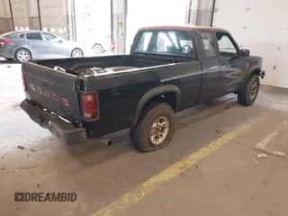 1993 Dodge Dakota z VIN 1B7GG23XXPS146273, wystawiony jako IAAI lot #42115602 z przebiegiem 222 740 mil mil oraz . Historia ofert i sprzedaży dostępna na DreamBid. Obrazek 4.