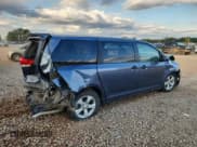 ✅ 2014 Toyota Sienna L • VIN: 5TDZK3DC3ES521452 • Lot: 85360795. Wystawiony na Copart z przebiegiem Nie podano. Bezpłatny archiwum sprzedaży aukcyjnych z USA i szczegółowy raport historii pojazdu na DreamBid. Zdjęcie 3.