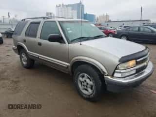 1998 Chevrolet Blazer LT z VIN 1GNDT13W8W2283752, wystawiony jako Copart lot #80677034 z przebiegiem 254 376 mil mil oraz Szkoda całkowita • Salvage title. Historia ofert i sprzedaży dostępna na DreamBid. Obrazek 4.