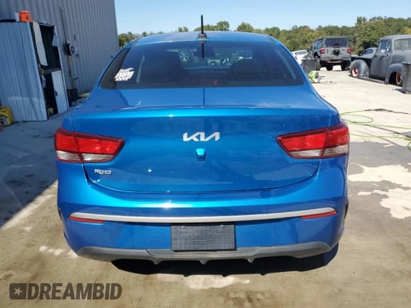 ✅ 2022 Kia Rio S • VIN: 3KPA24AD4NE431513 • Lot: 86261625. Wystawiony na Copart z przebiegiem 121 129 mil. Bezpłatny archiwum sprzedaży aukcyjnych z USA i szczegółowy raport historii pojazdu na DreamBid. Zdjęcie 6.