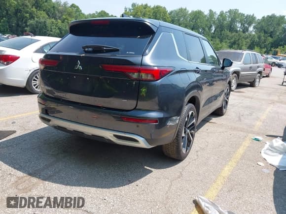 ✅ 2024 Mitsubishi Outlander SE • VIN: JA4J4VA88RZ068320 • Лот: 42945258. Опубликован ранее на IAAI с пробегом 31 984 миль. Бесплатный доступ к архиву аукционных продаж из США и подробный отчёт об истории автомобиля на DreamBid. Изображение 4.