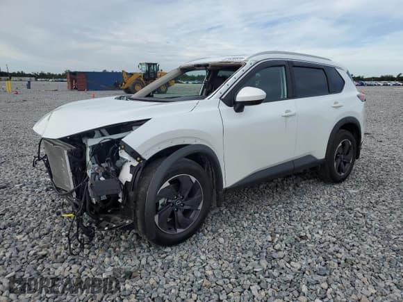 ✅ 2025 Nissan Rogue Rock Creek • VIN: 5N1BT3BB6SC858280 • Lot: 81636835. Listed on Copart with 4,812 mi. Free auction sales archive from the USA and detailed vehicle history report at DreamBid. Image 1.