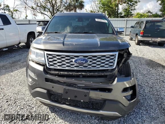 ✅ 2017 Ford Explorer Platinum • VIN: 1FM5K8HT9HGA01868 • Lot: 56565135. Wystawiony na Copart z przebiegiem 130 594 mil. Bezpłatny archiwum sprzedaży aukcyjnych z USA i szczegółowy raport historii pojazdu na DreamBid. Zdjęcie 5.