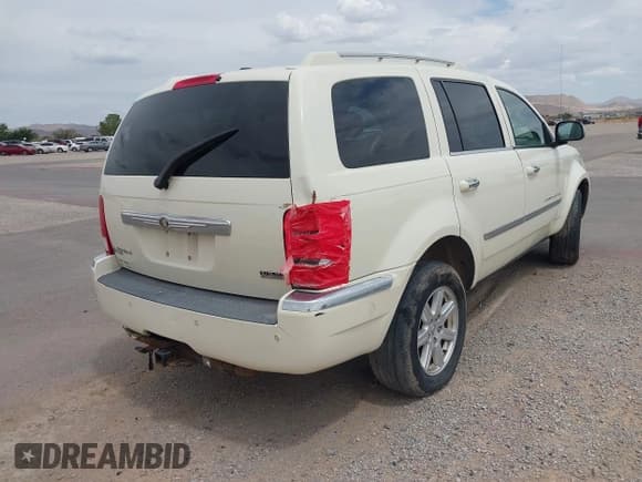 ✅ 2007 Chrysler Aspen Limited • VIN: 1A8HW58237F511304 • Lot: 43124266. Wystawiony na IAAI z przebiegiem 183 801 mil. Bezpłatny archiwum sprzedaży aukcyjnych z USA i szczegółowy raport historii pojazdu na DreamBid. Zdjęcie 4.