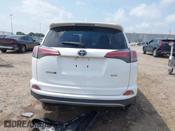 ✅ 2018 Toyota RAV4 XLE • VIN: 2T3WFREV7JW408560 • Lot: 42296818. Listed on IAAI with 130,493 mi. Free auction sales archive from the USA and detailed vehicle history report at DreamBid. Image 16.