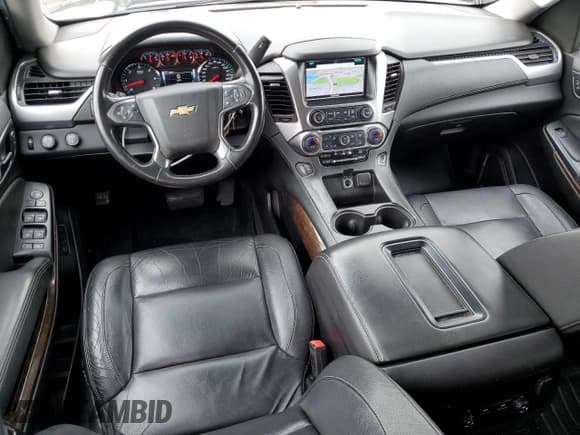 ✅ 2019 Chevrolet Suburban LT • VIN: 1GNSKHKC3KR143619 • Lot: 72528064. Wystawiony na Copart z przebiegiem 135 279 mil. Bezpłatny archiwum sprzedaży aukcyjnych z USA i szczegółowy raport historii pojazdu na DreamBid. Zdjęcie 8.