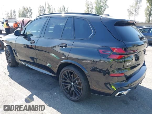 ✅ 2025 BMW X5 sDrive40i • VIN: 5UX13EU05S9W88710 • Лот: 41967170. Опубликован ранее на IAAI с пробегом 6 919 миль. Бесплатный доступ к архиву аукционных продаж из США и подробный отчёт об истории автомобиля на DreamBid. Изображение 3.